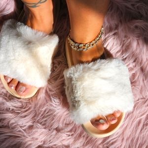 ❄️50% OFF❄️ NEW Furry Beige Rhinestone Embellished Slides, size 7 NIB